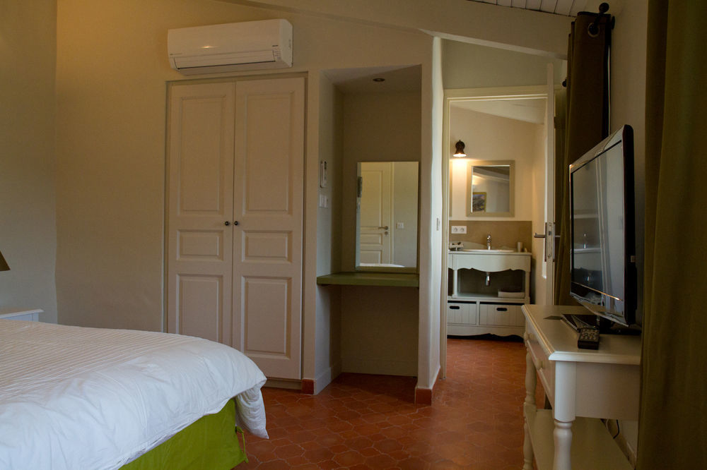 Hôtel Domaine De La Pomme à Trets Extérieur photo