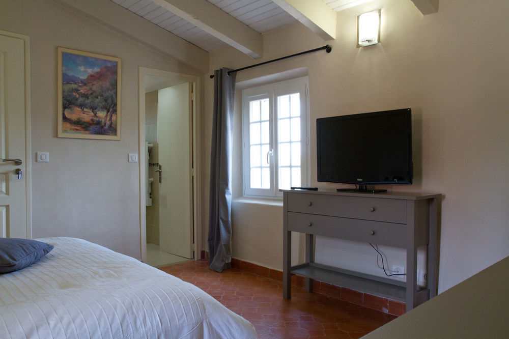 Hôtel Domaine De La Pomme à Trets Extérieur photo