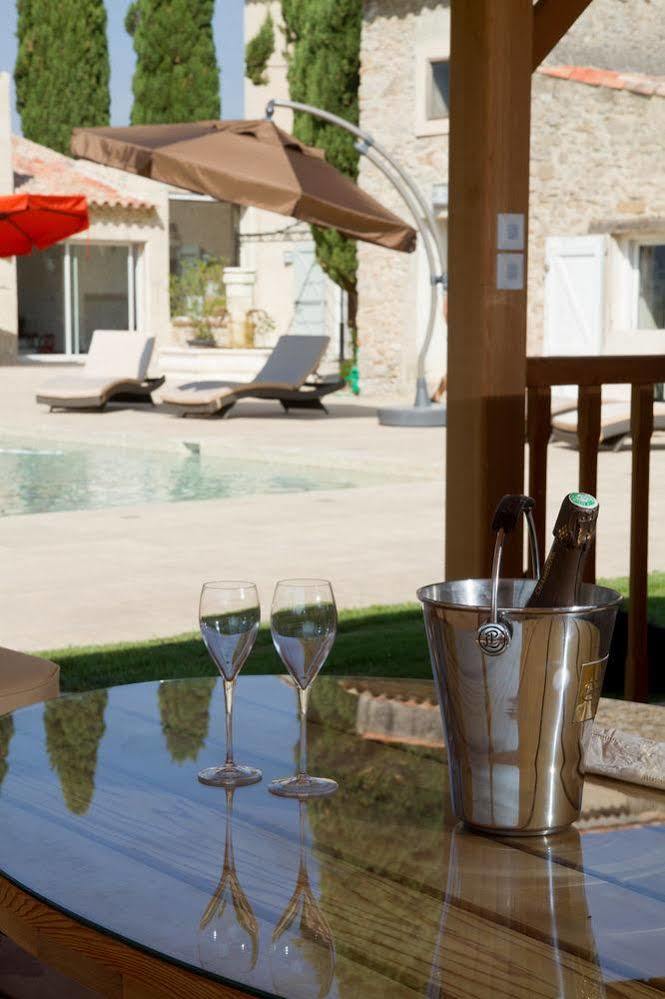 Hôtel Domaine De La Pomme à Trets Extérieur photo