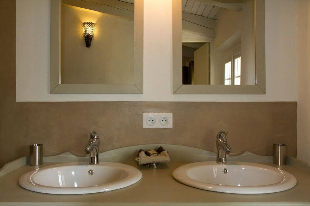 Hôtel Domaine De La Pomme à Trets Extérieur photo