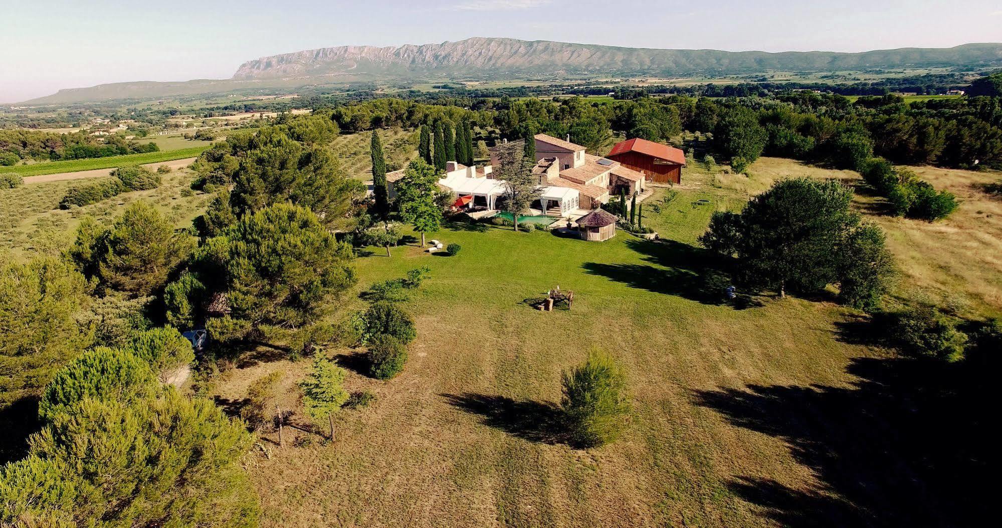 Hôtel Domaine De La Pomme à Trets Extérieur photo